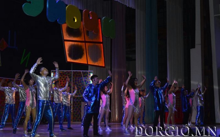 “Эмоци” продакшны “Амьдрал тэр чигээрээ шоу” тоглолтоос бэлтгэсэн фото сурвалжлага